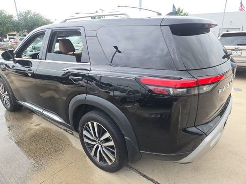 Used 2022 Nissan Pathfinder Platinum w/ Cargo Package FWD image 4