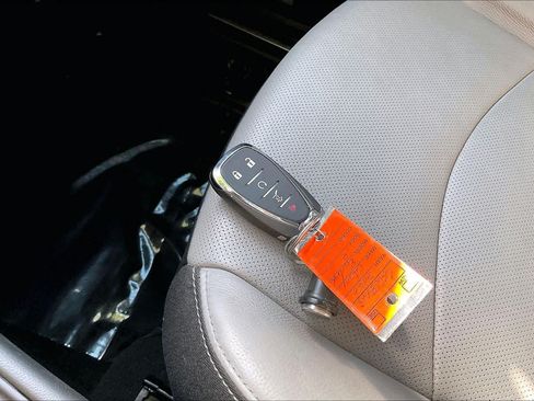 Used 2020 Chevrolet Equinox Premier FWD image 11