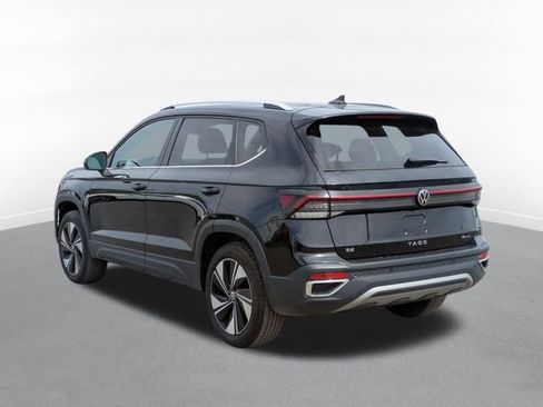 Used 2025 Volkswagen Taos SE AWD/4WD image 4