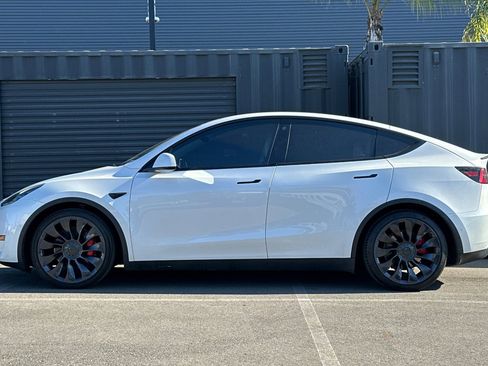 Used 2021 Tesla Model Y Performance image 2