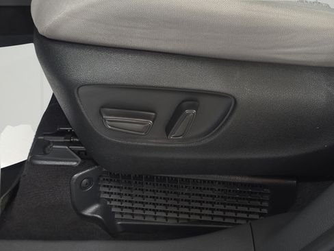 Used 2023 Toyota Sienna LE AWD/4WD image 13