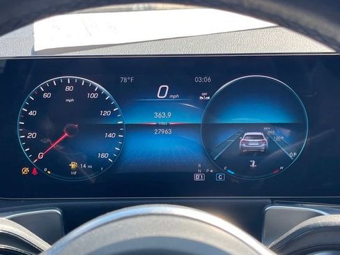 Used 2023 Mercedes-Benz GLB 250 4MATIC w/ Premium Package image 28