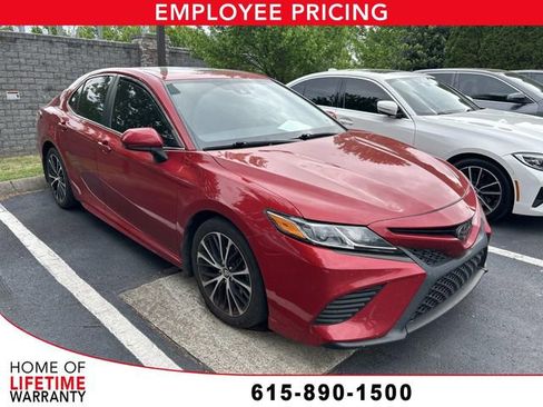 Used 2019 Toyota Camry SE image 1
