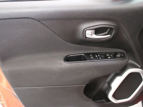 Used 2020 Jeep Renegade Latitude AWD/4WD image 21