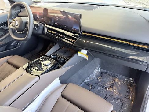 Used 2025 BMW 530i RWD image 11