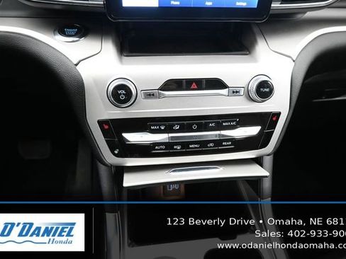 Used 2022 Ford Explorer XLT w/ Equipment Group 202A AWD/4WD image 31