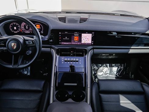 Used 2025 Porsche Panamera 4 image 12