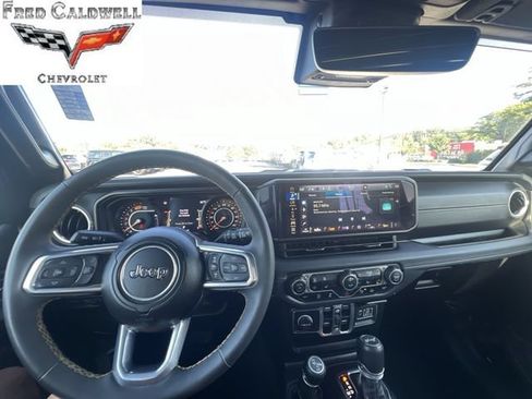 Used 2024 Jeep Wrangler Unlimited Sahara w/ Technology Group AWD/4WD image 10