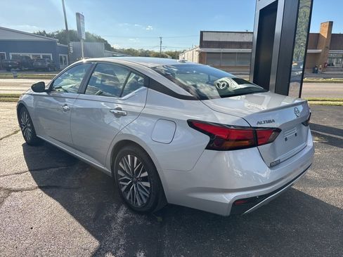 Used 2024 Nissan Altima 2.5 SV image 4