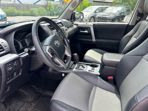 Used 2019 Toyota 4Runner SR5 Premium AWD/4WD image 4