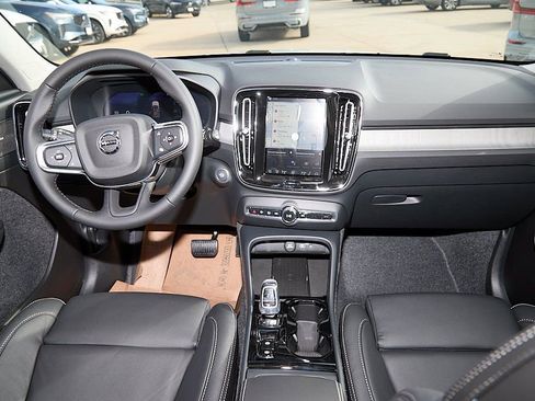 New 2026 Volvo XC40 B5 Ultra w/ Climate Package image 23