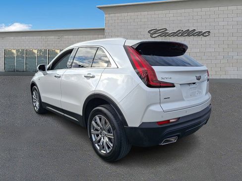 Used 2020 Cadillac XT4 Luxury w/ Cold Weather Package image 2
