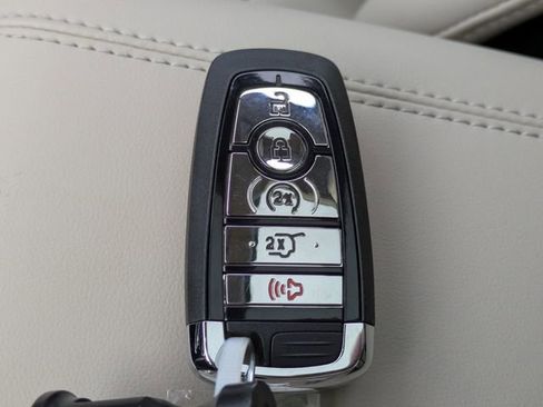 New 2026 Lincoln Corsair Premiere image 25