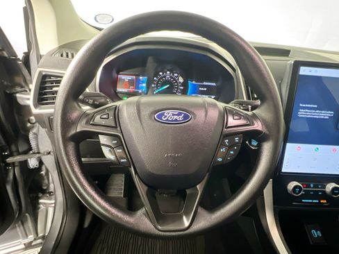 Used 2024 Ford Edge SE w/ Black Appearance Package image 17
