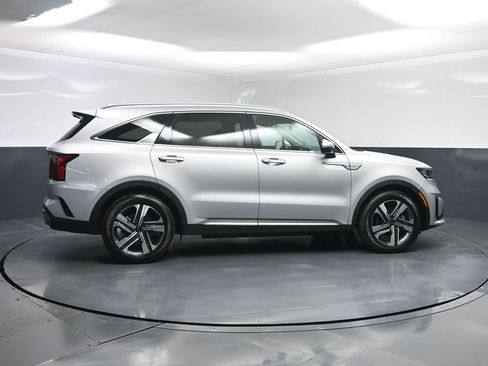 Used 2024 Kia Sorento EX w/ Panoramic Sunroof Package image 25