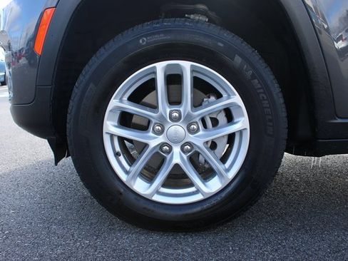 Used 2024 Jeep Grand Cherokee Laredo image 35