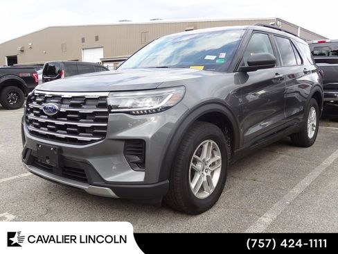 Used 2026 Ford Explorer Active AWD/4WD image 3