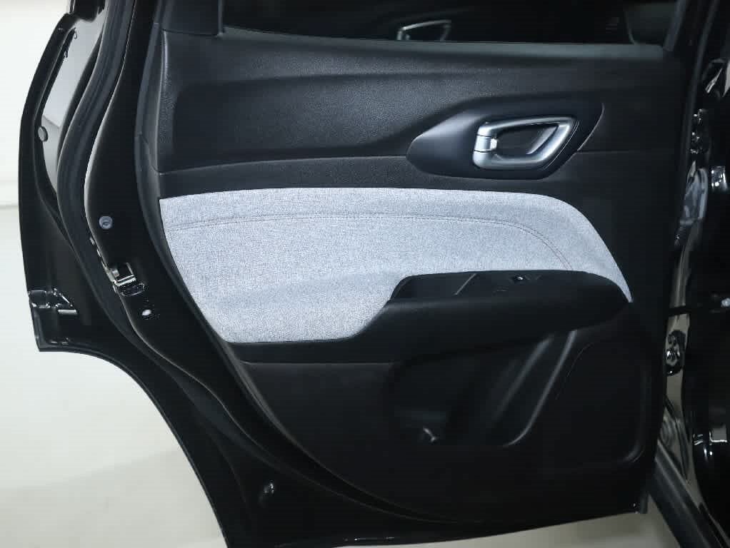 Used 2023 Jeep Compass Latitude AWD/4WD image 13