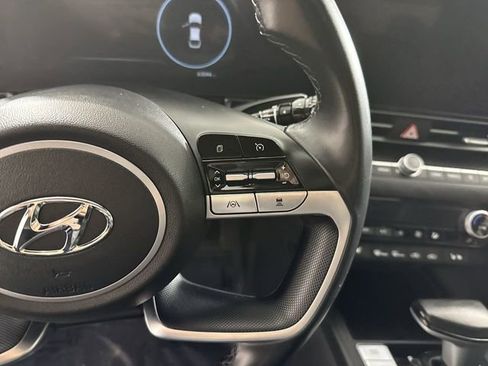 Used 2023 Hyundai Elantra Limited image 13