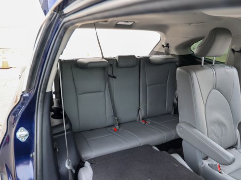 Used 2024 Toyota Highlander Limited FWD image 52