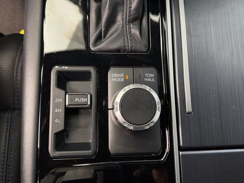 Used 2025 Toyota Tundra Platinum AWD/4WD image 18
