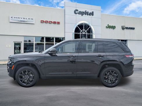 Used 2025 Jeep Grand Cherokee Limited w/ Trailer Tow Package AWD/4WD image 6