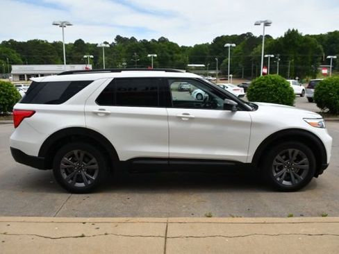 Used 2023 Ford Explorer XLT w/ Equipment Group 202A AWD/4WD image 6
