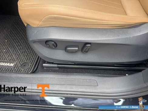 Used 2023 Volkswagen Tiguan SE w/ Panoramic Sunroof Package FWD image 17