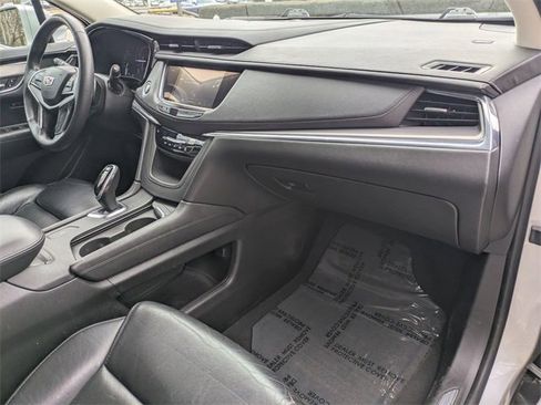 Used 2017 Cadillac XT5 Luxury image 28