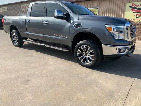 Used 2016 Nissan Titan SL image 1