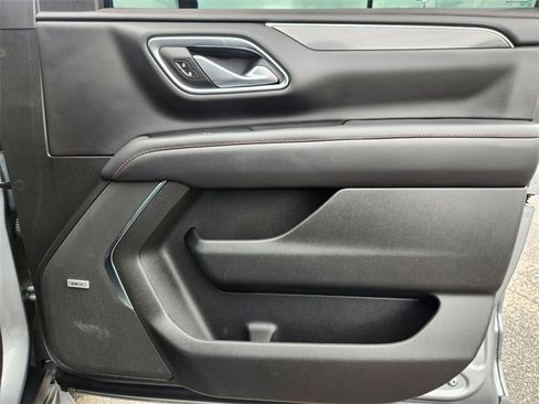 Used 2023 Chevrolet Suburban RST image 16