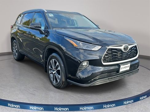 Used 2022 Toyota Highlander XLE image 4