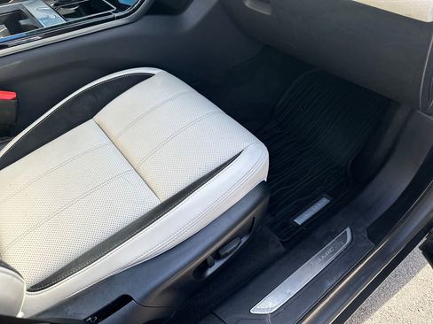Used 2018 Land Rover Range Rover Velar R-Dynamic SE AWD/4WD image 34