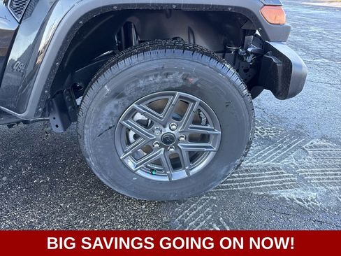 New 2025 Jeep Gladiator Sport image 15