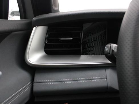 New 2026 Volkswagen Tiguan SE R-Line image 9