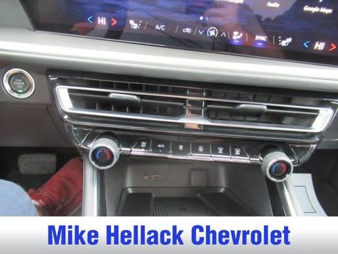 Used 2025 Chevrolet Traverse LT image 28