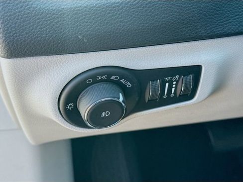 Used 2020 Jeep Compass Limited AWD/4WD image 11