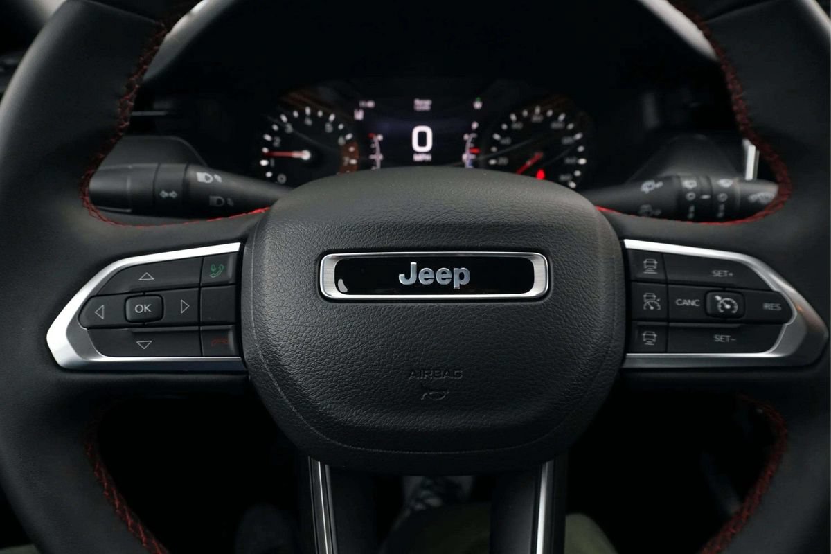Used 2025 Jeep Compass Trailhawk AWD/4WD image 21