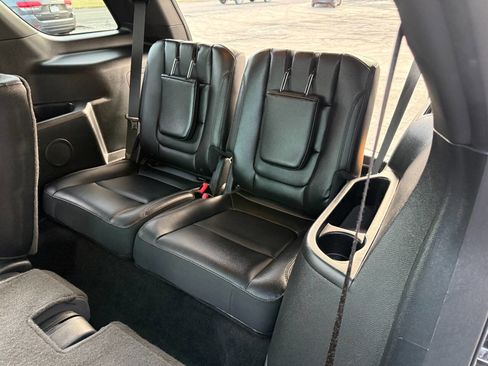 Used 2016 Ford Explorer XLT w/ Equipment Group 202A image 14