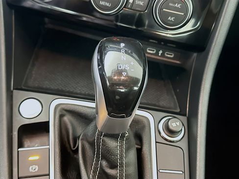 Used 2024 Volkswagen Jetta SE image 24