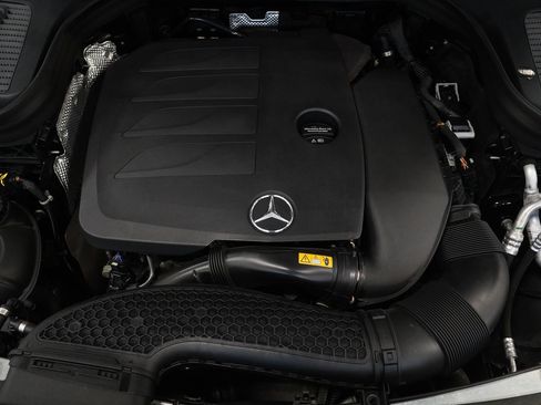 Used 2022 Mercedes-Benz GLC 300 4MATIC Coupe image 28