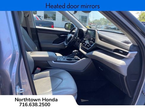 Used 2020 Toyota Highlander XLE AWD/4WD image 12