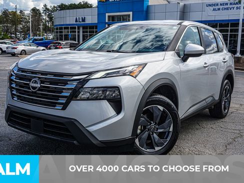 Used 2025 Nissan Rogue SV image 3
