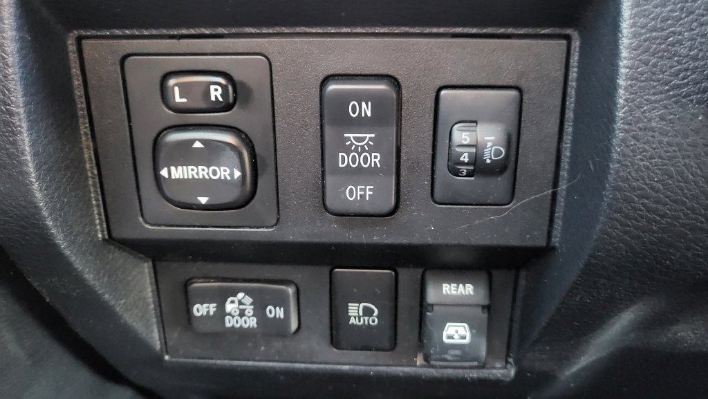 Used 2018 Toyota Tundra SR5 w/ SR5 Upgrade Package AWD/4WD image 38