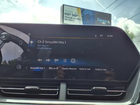 Used 2025 Chevrolet Trax LT w/ LT Convenience Package FWD image 5