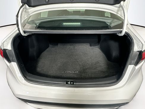 Used 2021 Toyota Corolla LE FWD image 26