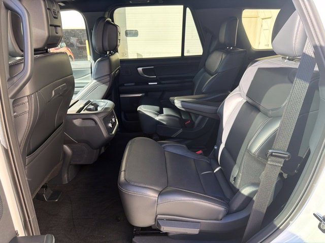 Used 2026 Ford Expedition Platinum w/ Stealth Performance Package AWD/4WD image 17