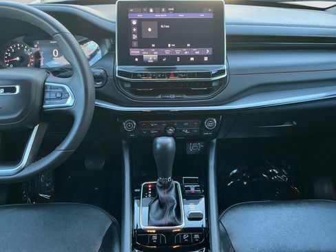 Used 2024 Jeep Compass Trailhawk image 11