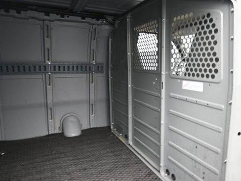 Used 2024 Chevrolet Express 3500 image 21