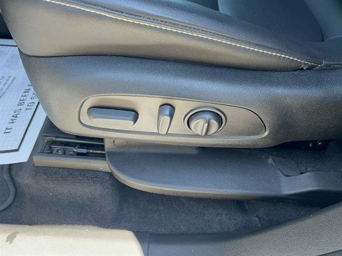 Used 2023 Chevrolet Traverse LT FWD image 15
